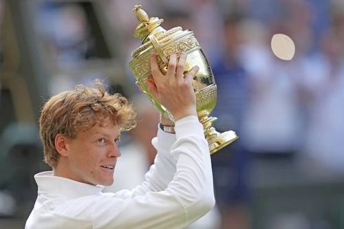 Jannik Sinner se corona por primera vez en Wimbledon; vence a Alcaraz   