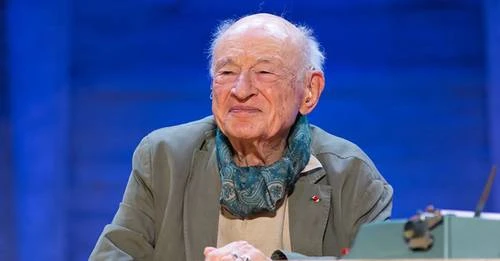 Murió Edgar Morin, sociólogo que acuñó el concepto del pensamiento complejo   