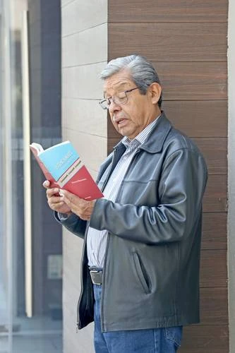 La poesía es “una forma de sentir la fuerza de la palabra, la raíz y la memoria”   