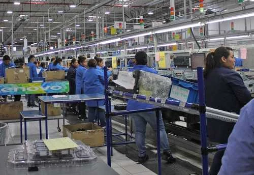 Computadoras suplen caída de exportaciones de autos a EU   