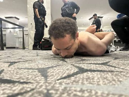 Desajolan a Trump tras “incidente de seguridad”; detienen al atacante   