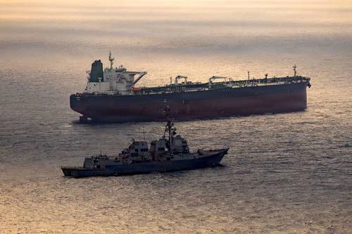 Continúa escaramuza en el golfo; EU intercepta dos buques iraníes   