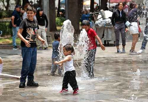 Para el calorón, un remojón   