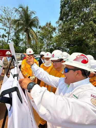 Director de Pemex supervisa obras en Tabasco   