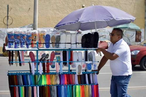 En la economía informal, la generación de plazas de trabajo   