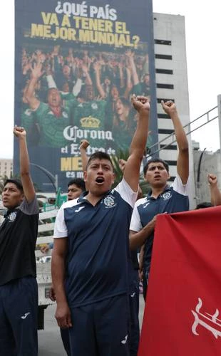 Julio Hernández López: Astillero 