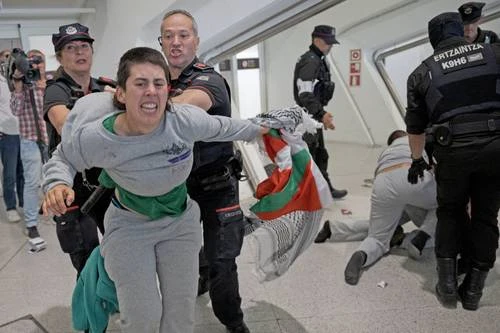 Reprime la policía vasca la recepción de activistas de Global Sumud Flotilla   
