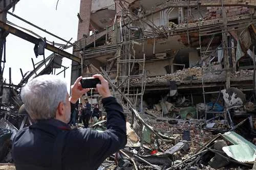 Bombardea EU central nuclear iraní; Israel ataca una planta petroquímica    