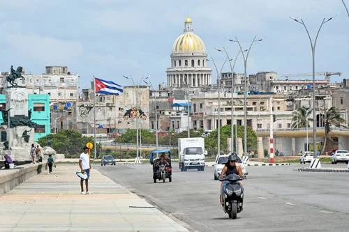 Díaz-Canel anuncia cambios  al modelo económico de Cuba   