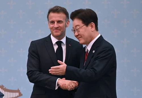 Francia no será vasallo de EU, afirma Macron; pacta cooperación con presidente sudcoreano   