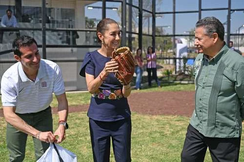 Sheinbaum anuncia clase nacional de beisbol   