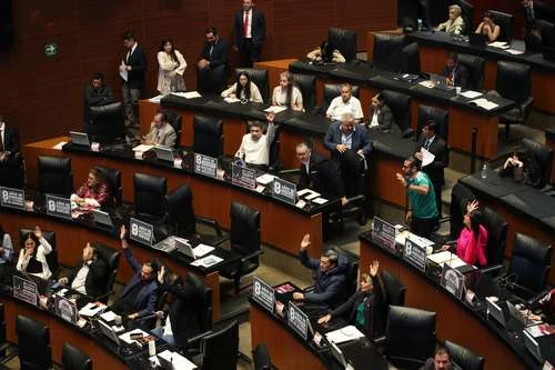 Chocan en el Senado por el tratado comercial   