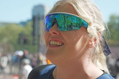 Corredores con debilidad visual portarán gafas con IA en Maratón de Londres   