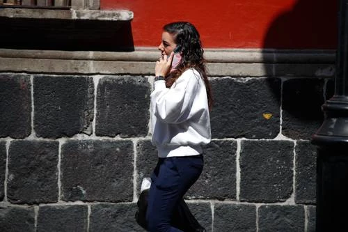 Sólo un tercio de las líneas de celular, vinculadas a la CURP   