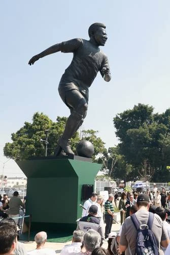 Jalisco rinde tributo al rey Pelé; inauguran estatua monumental    