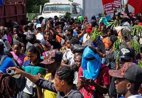 Alza en precio de la gasolina causa protestas en Haití   