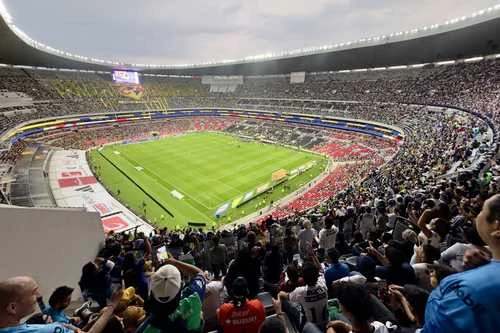 Los mexicanos gastan 20 mil 264 millones de pesos anuales en futbol   