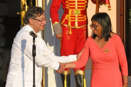 Colombia y Venezuela combatirán  a las mafias   