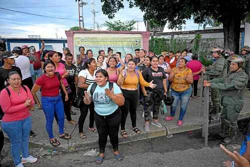 Ex director de prisión venezolana, bajo investigación   