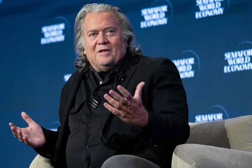 Bannon Pide a Hegseth “moderar” comentarios religiosos   