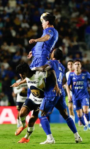 Pumas empata con Cruz Azul y el campeón se definirá en CU   