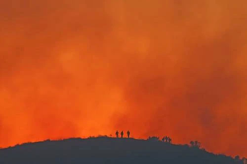 Incendios forestales invaden de esmog a EU   