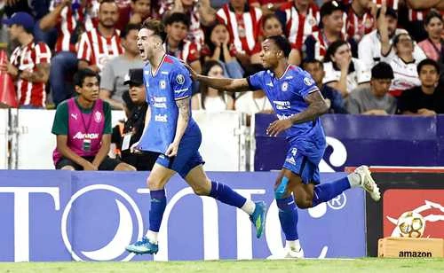 Cruz Azul, primer finalista de la Liga Mx, con un triunfo agónico   