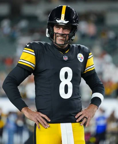 El eterno rodgers seguirá en la NFL    