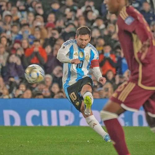 Messi lidera prelista de Argentina   