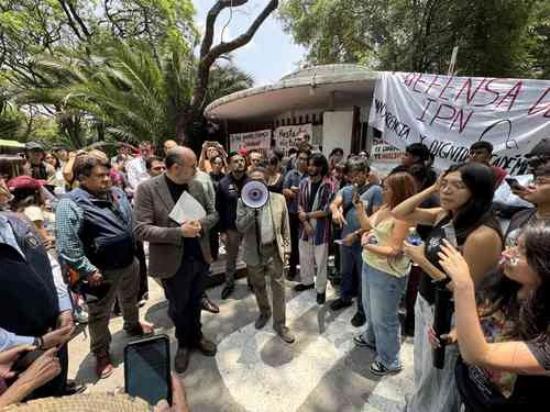 Dialoga gobierno con alumnos del IPN   