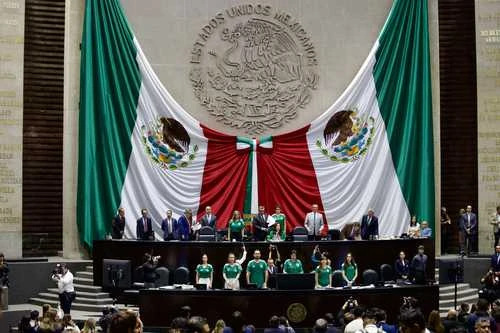 Julio Hernández López: Astillero   
