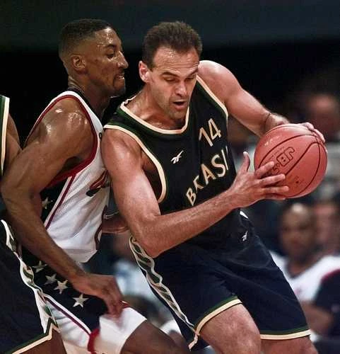 Murió Oscar Schmidt, leyenda del basquetbol brasileño   