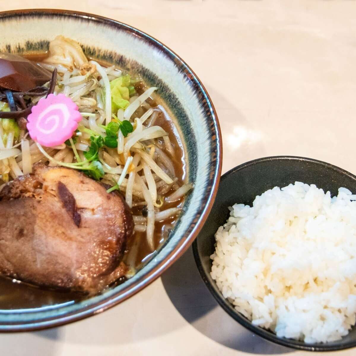 ネットで波紋！「ラーメン店にライス持ち込みNG」の理由は食中毒、実は「離乳食」も…