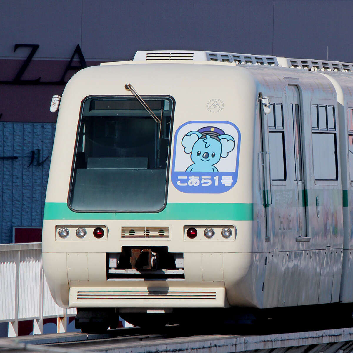 新交通システム全6駅で日本初導入！きっぷもスマホも不要「顔認証改札」は究極のチケットレス乗車法だ