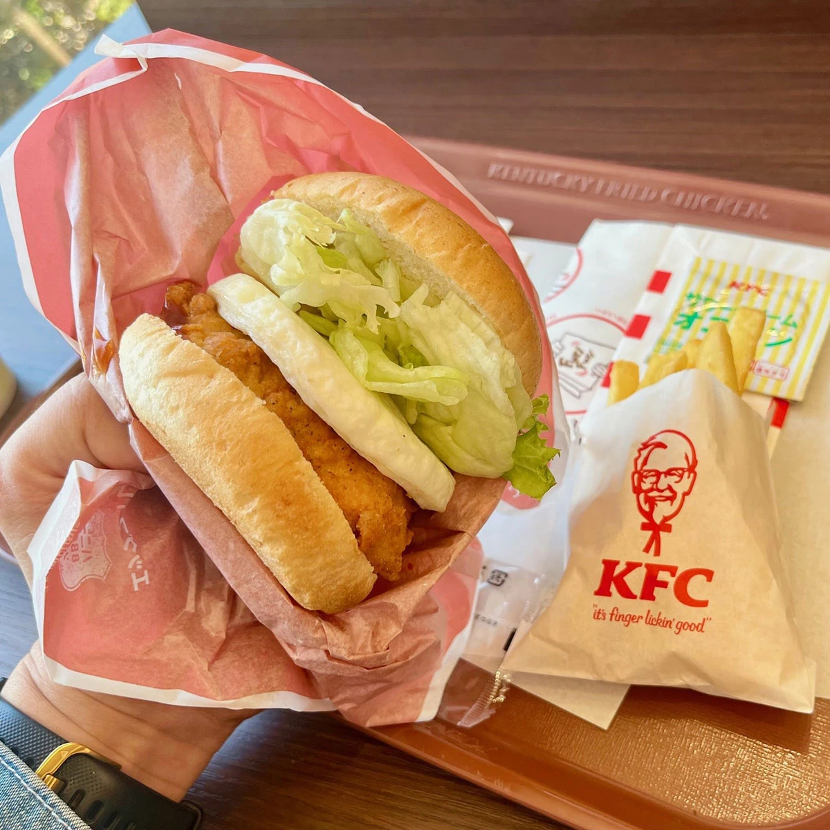 ケンタッキーで復活「ザ・アメリカンバーガーズ」実食レポ！ハニーBBQとフリフリポテトを徹底レビュー