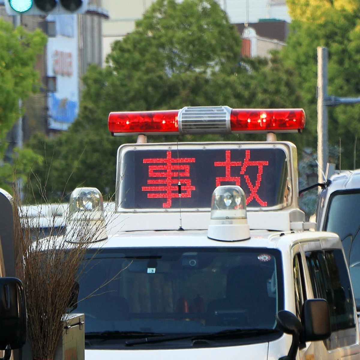 高速道路「逆走事故多発」で露呈した反対車線への侵入を許す「平面交差IC」の危険度