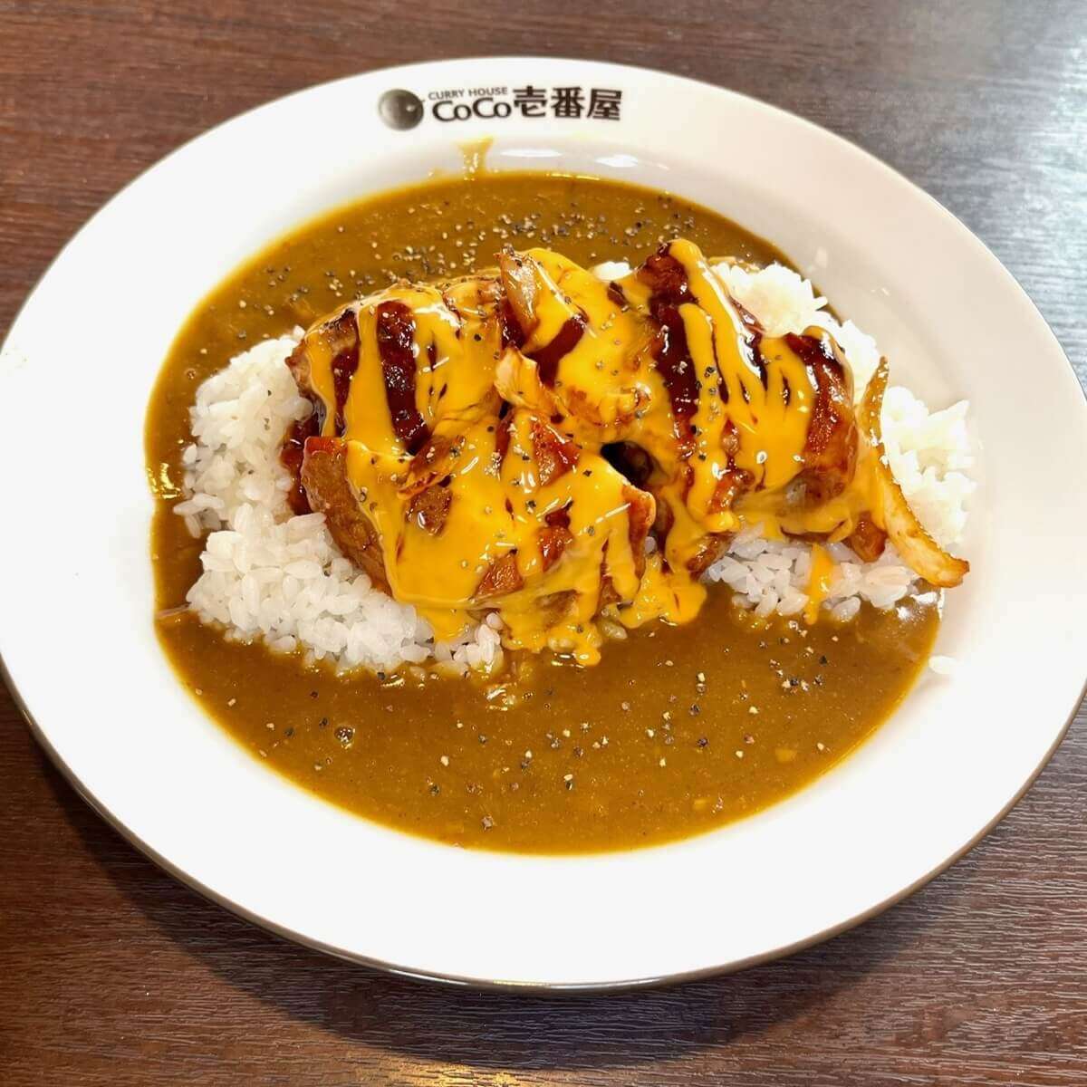 値段が物議のココイチ「ホロ肉ドカンとBBQカレー」を食べたら…肉塊レベル1でも大満足だった