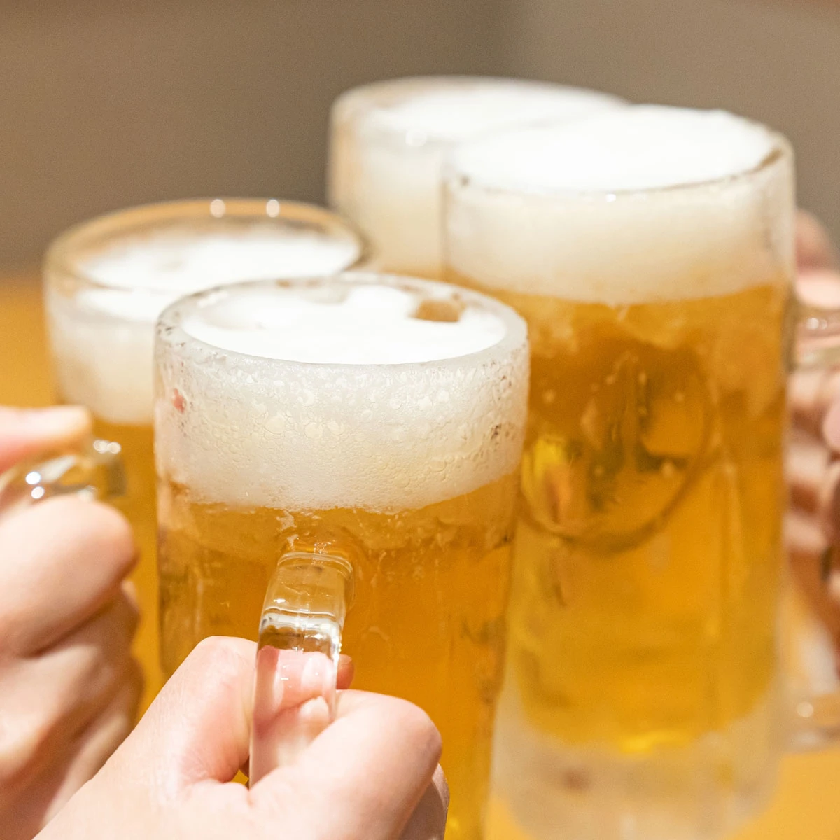 鶏皮串「1本55円」で酔客と若者に大ウケ！「新時代」大躍進の契機