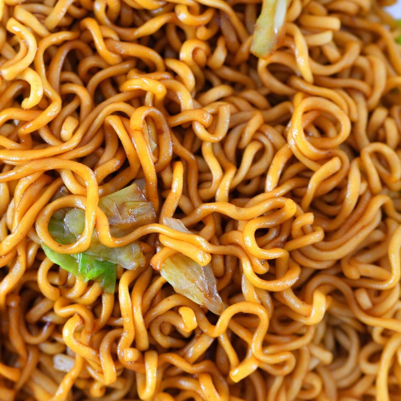 「あの脇役」が主役に！エースコックの新カップ麺は「下敷きスパゲッティ」が存分に食べられる