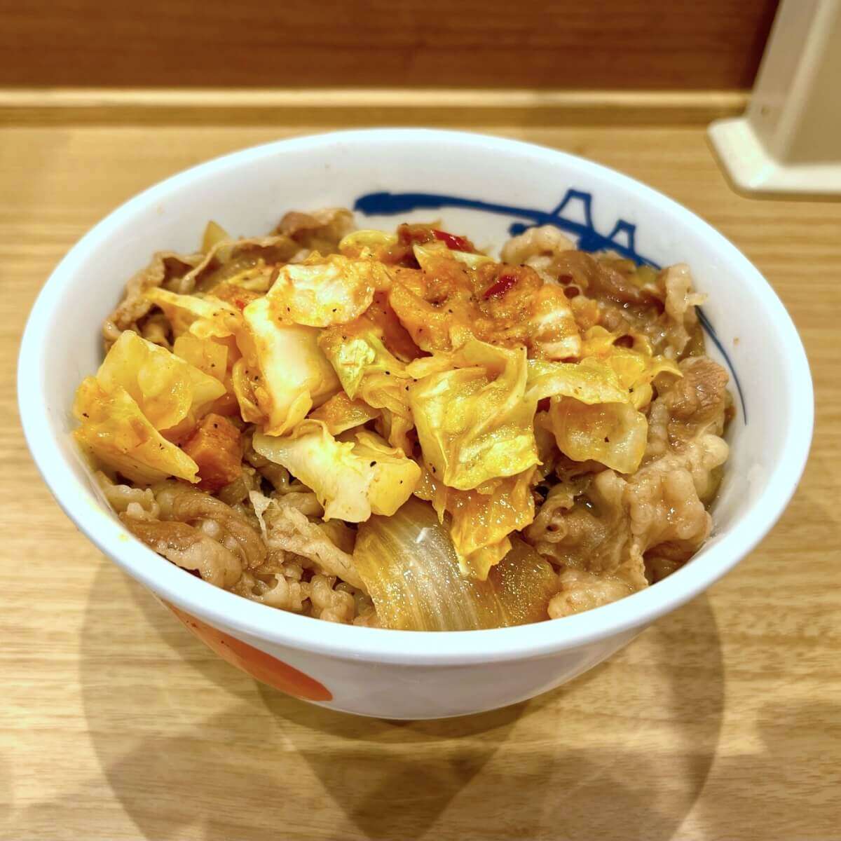 松屋「キャベツとベーコンのペペロンチーノ牛めし」を実食! 特製ソースが絡んだご飯が病みつきになるゾ