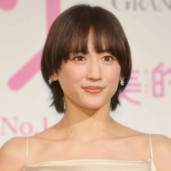 惜しげもなく放出！綾瀬はるかの功績で「カップ付きトップス女子」が大量出現