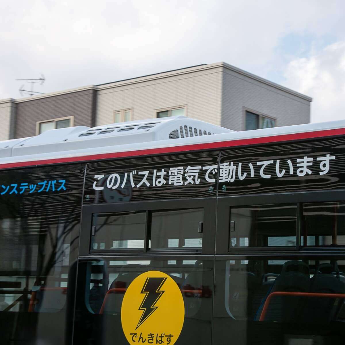 「赤ちゃんが乗ってます的なノリですか」EVトラック・バスの「識別ラベル」義務化に疑問の声