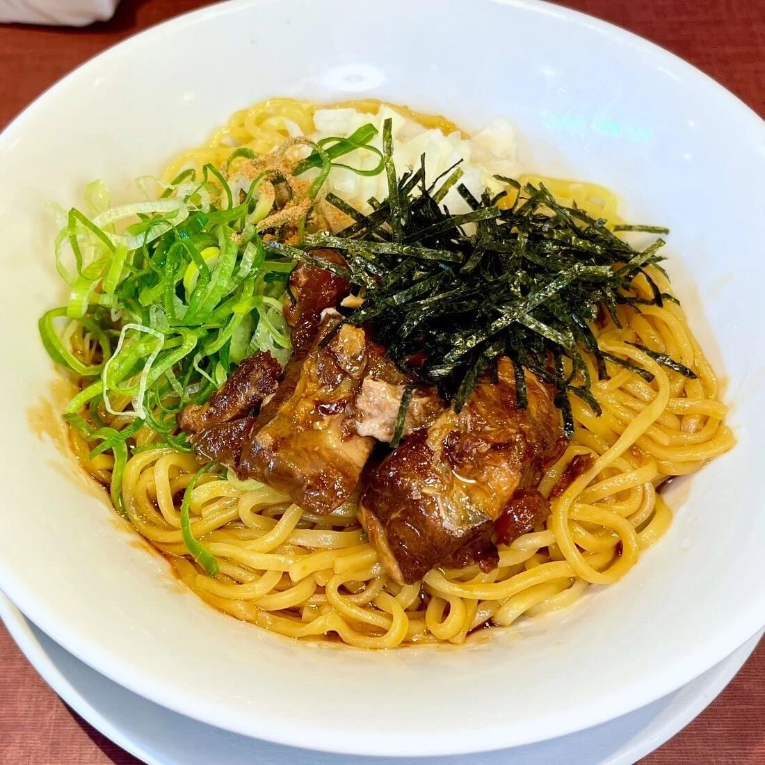 【実食レビュー】丸源ラーメン期間限定「熟成醤油 油そば」はモチモチ麺とまろやかダレにうなる一杯！