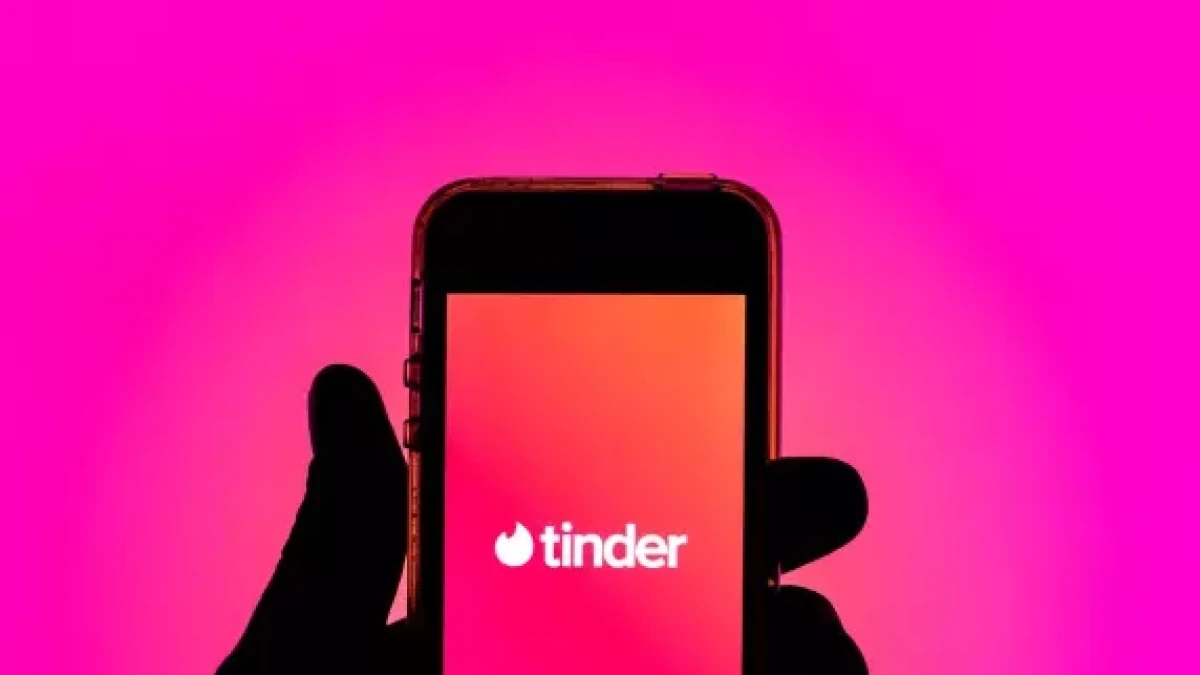 Tinder a Torino, sulla chat di incontri ci sono 135 mila iscritti solo a Torino. «Non solo relazioni brevi»