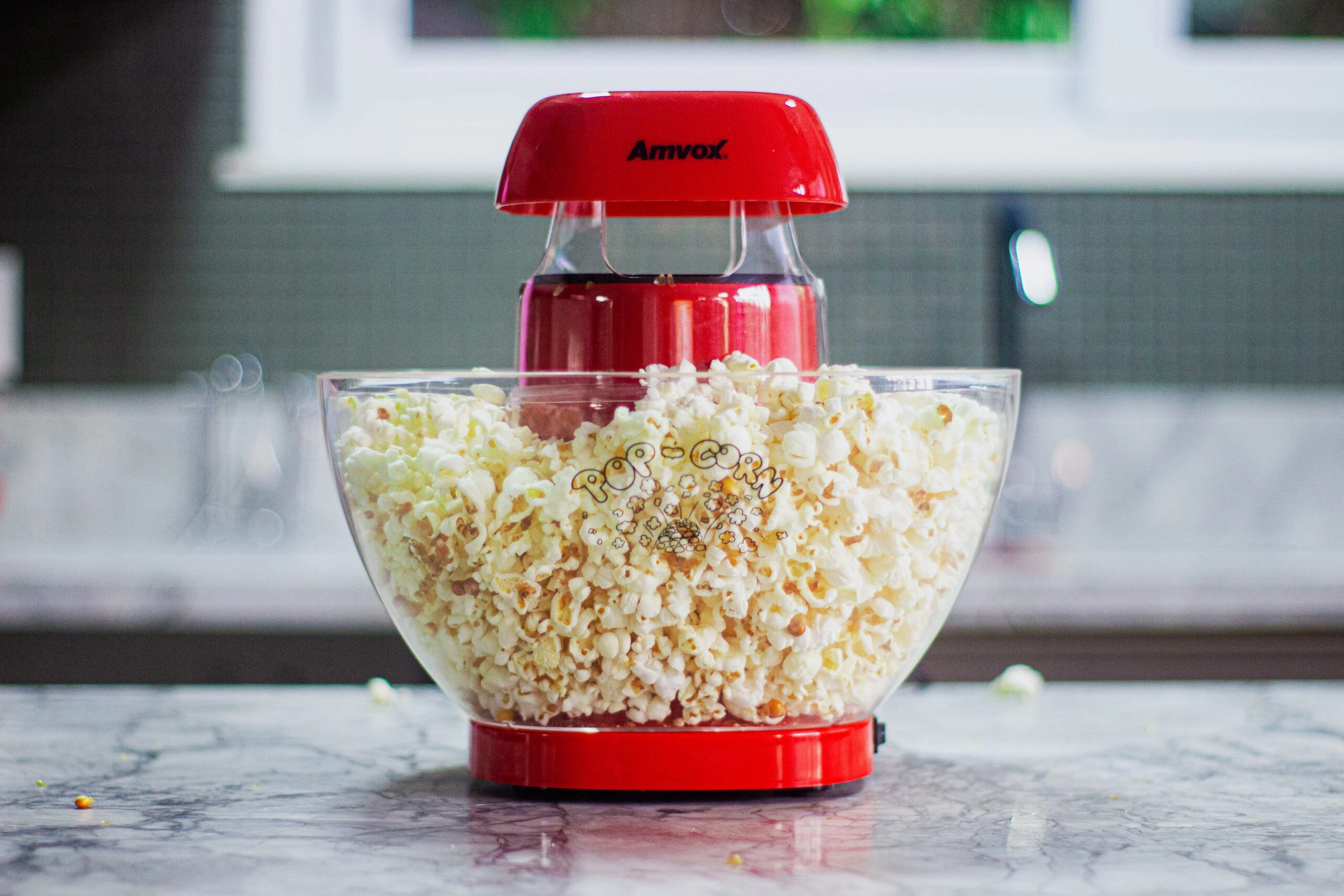 7 pipoqueiras elétricas que deixam sua sessão de filmes ainda mais gostosa