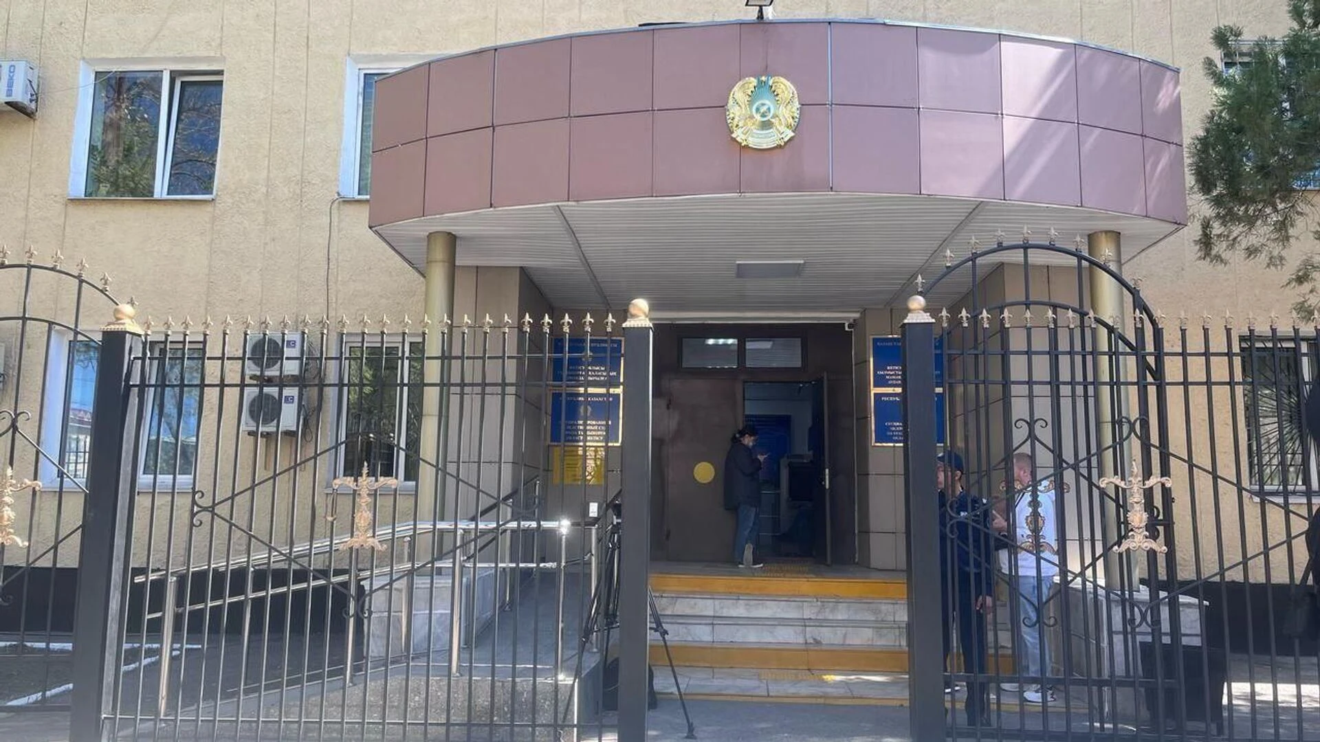 Суд по делу Шерзата Полата начинается, поджигателей его дома будут искать со спутников