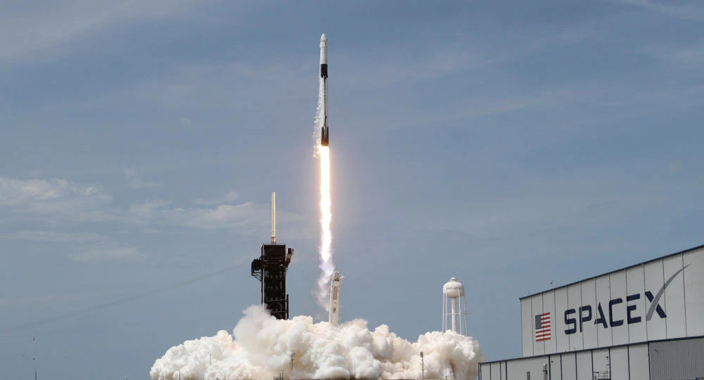 Ракета Falcon 9 стартовала с кораблем Crew Dragon с экипажем на МКС