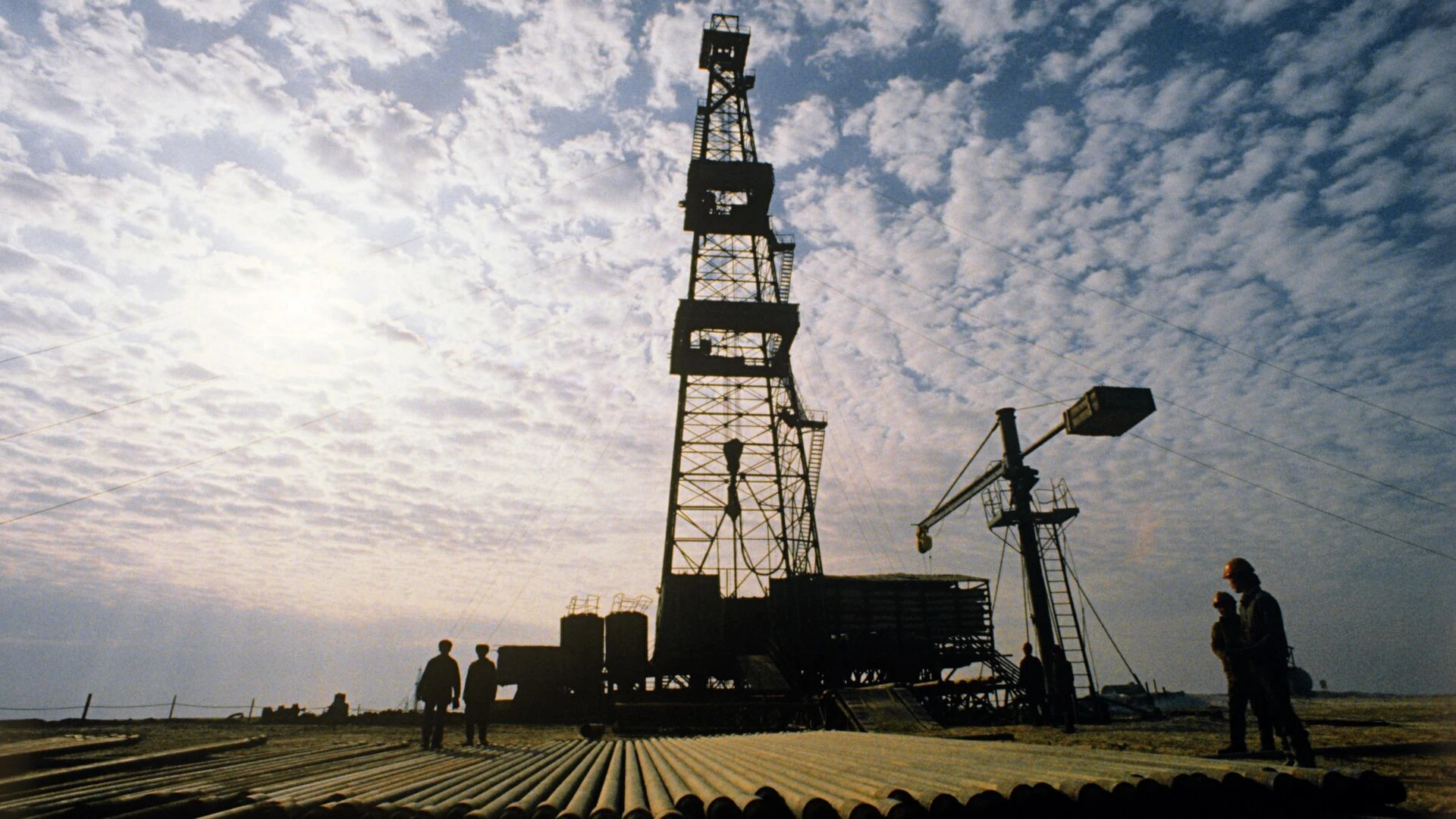 Страны ОПЕК+ увеличат добычу нефти на 170 тысяч баррелей в сутки в апреле