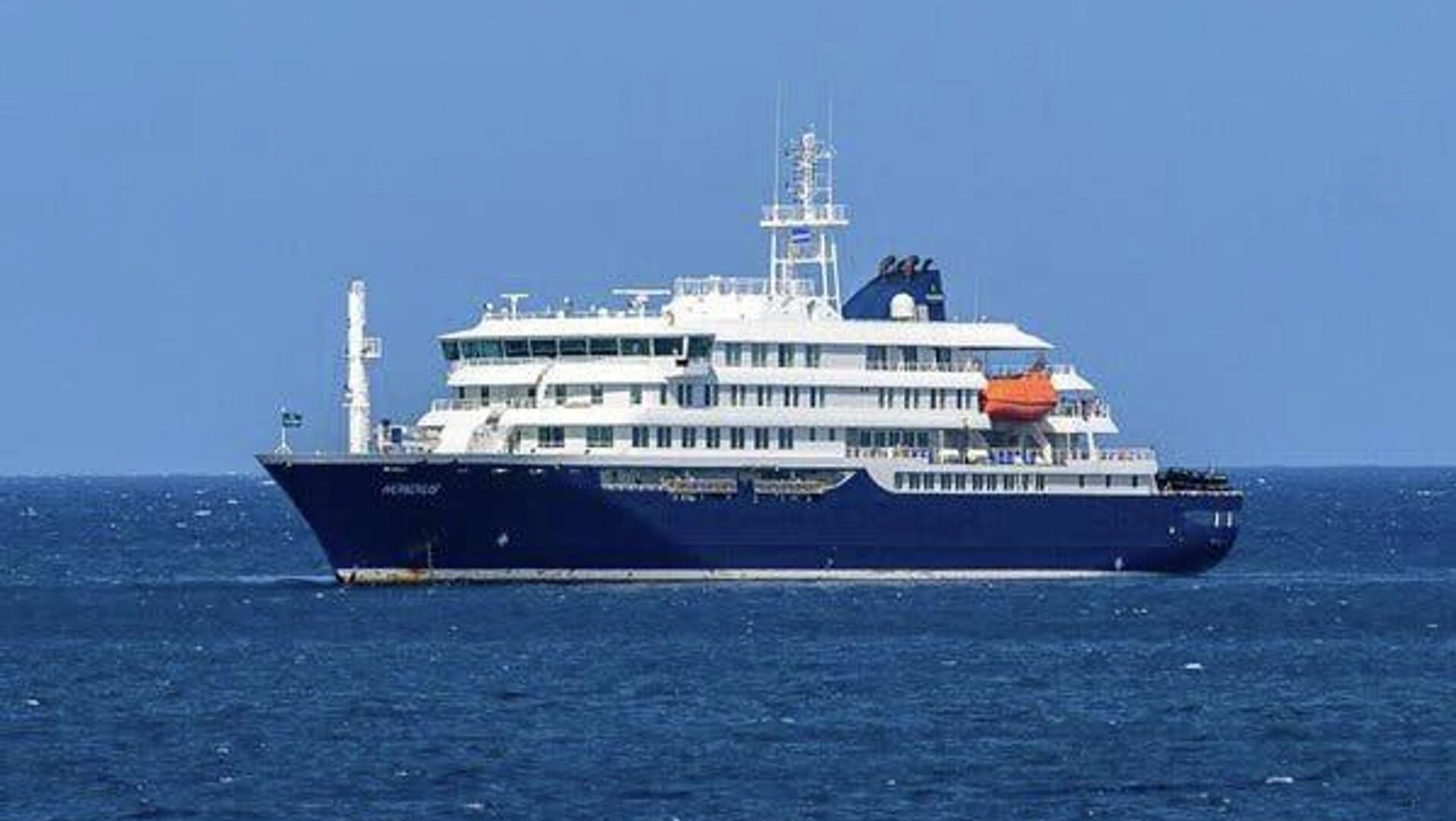 Испания эвакуировала 125 человек с судна MV Hondius, где обнаружили хантавирус