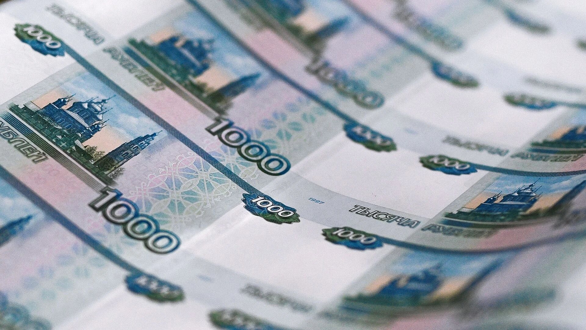 Россия ввела запрет на вывоз наличных рублей на более чем $100 тысяч в страны ЕАЭС